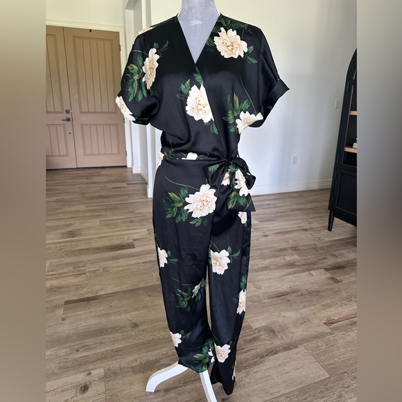 ZARA floral jumpsuit - Picture 2 of 6